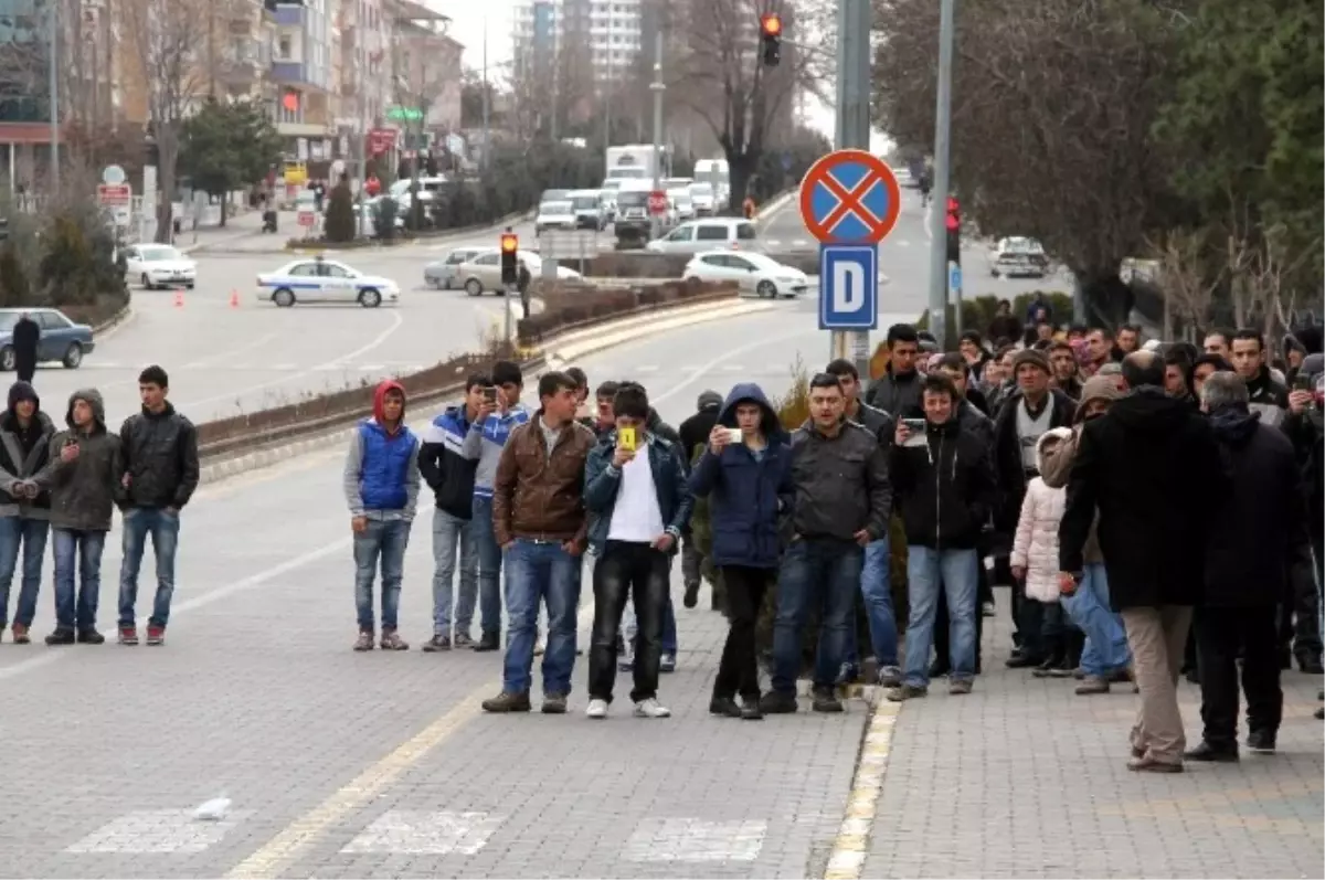 Şüpheli Paketten Parke Taşı Çıktı