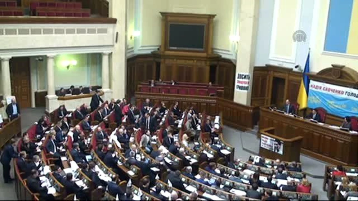 Ukrayna Parlamentosunda Kırım Pankartı
