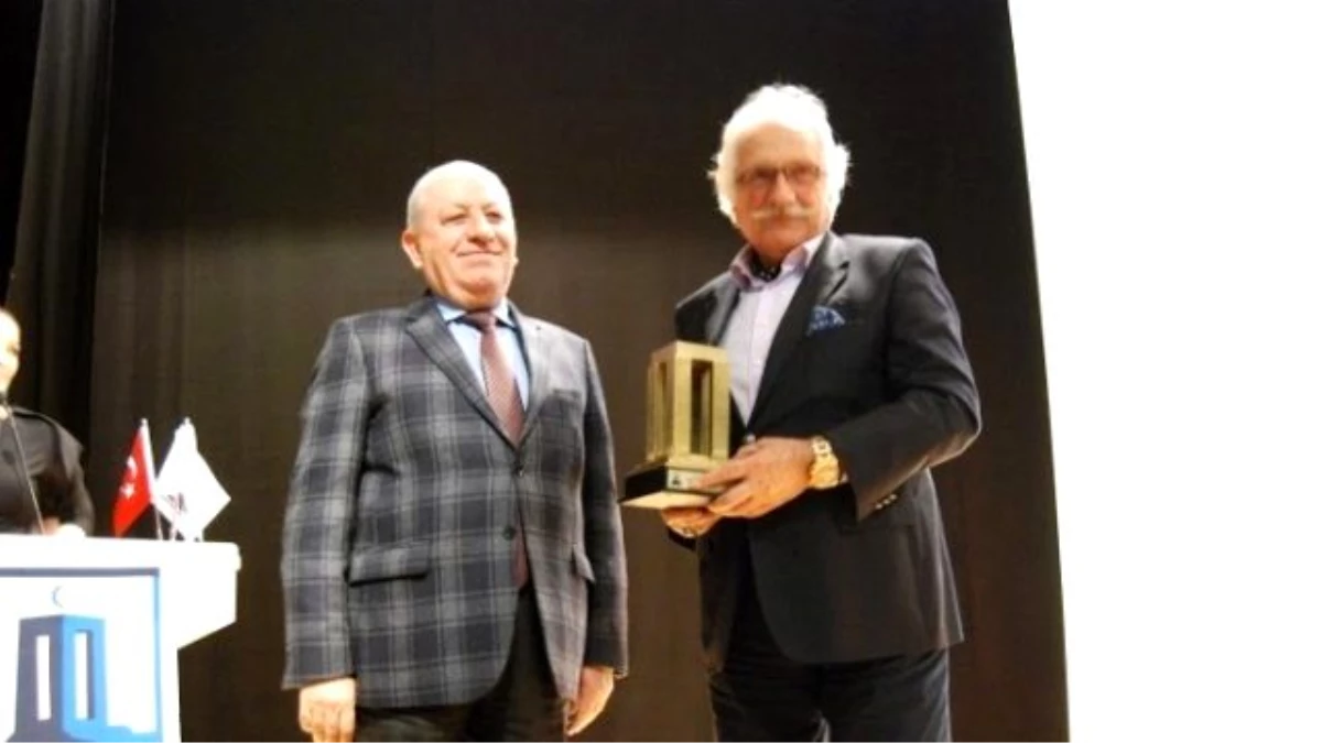 Yavuz Bahadıroğlu Çanakkale\'de Konferansa Katıldı