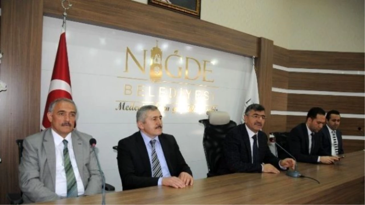 AK Parti İl Yönetiminden Belediye Başkanı Akdoğan\'a Ziyaret