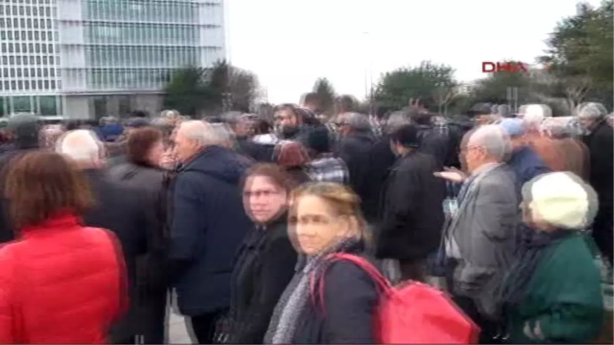 Belediye Önünde Tapu Protestosu