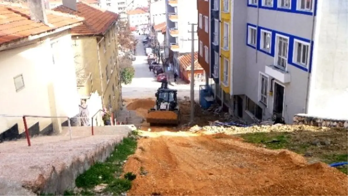 Bilecik Belediyesi Yol ve Kaldırım Çalışmalarını Sürdürüyor