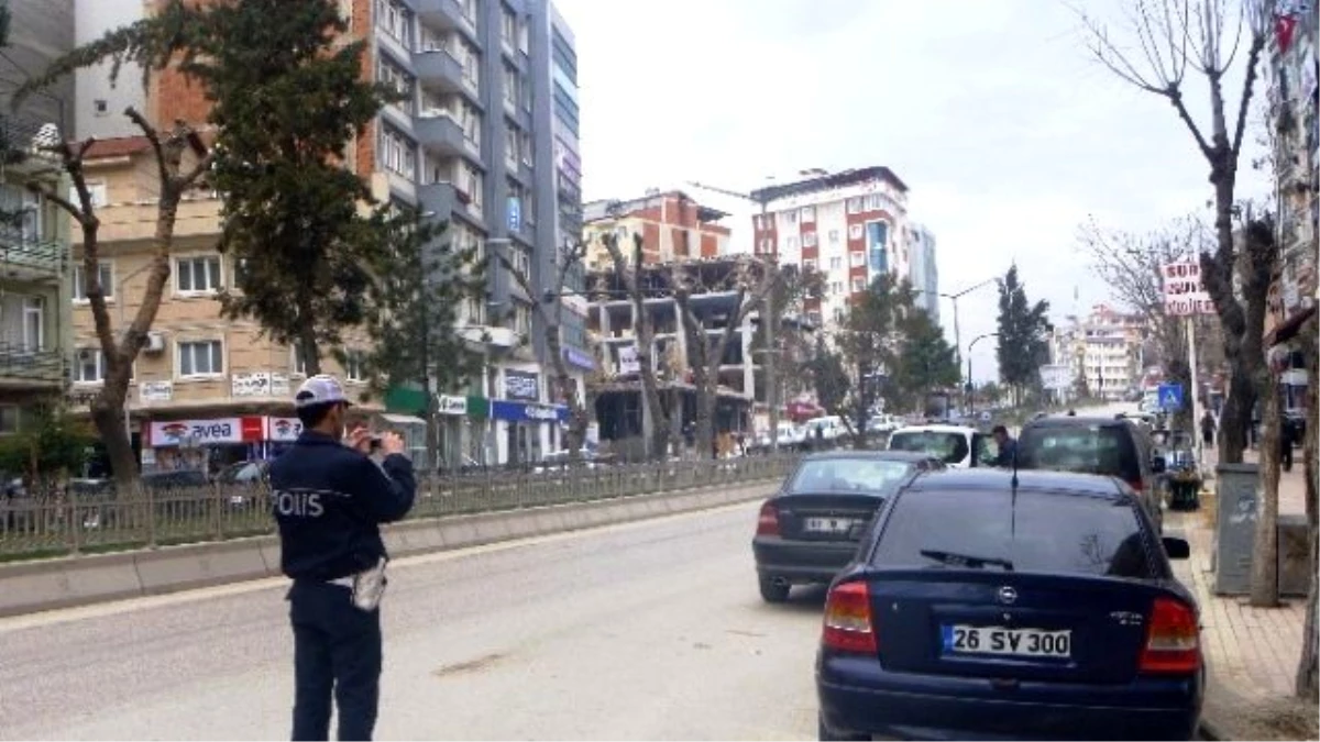 Bilecik\'te Trafik Ekipleri Çift Sıralı Parklara Göz Açtırmıyor