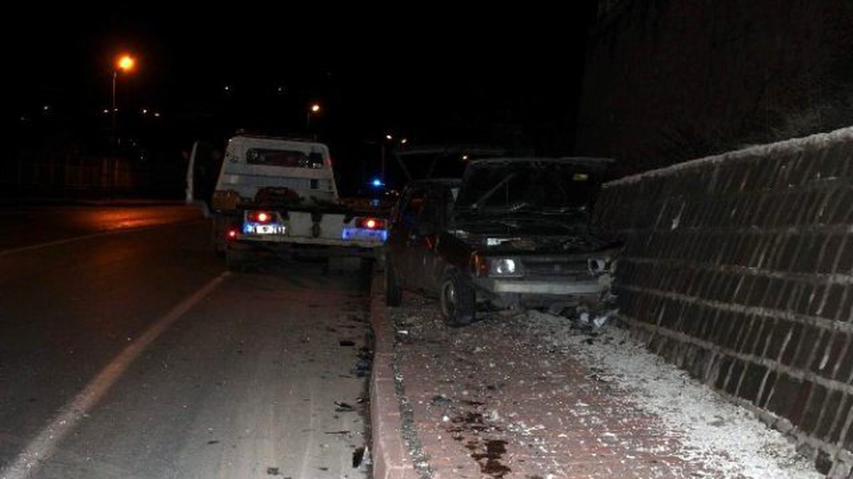 Buzlanma 2 Kazaya Yol Açtı: 1 Yaralı