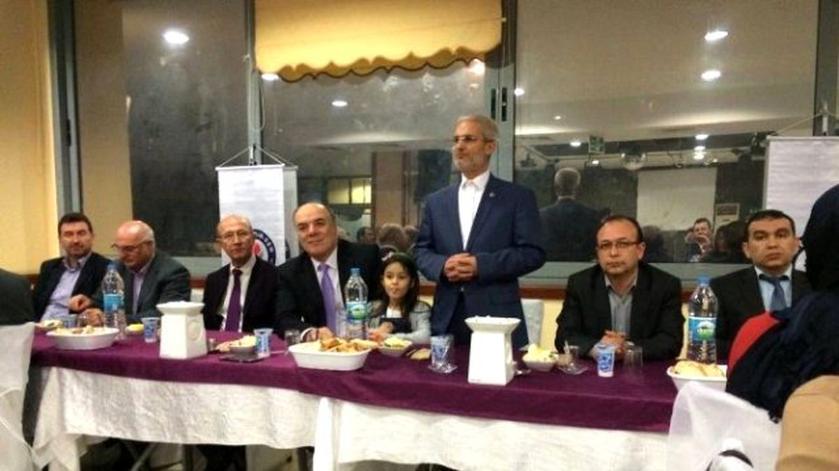 Eğitimciler, Eğitim-bir-sen\'in Yemeğinde Buluştu