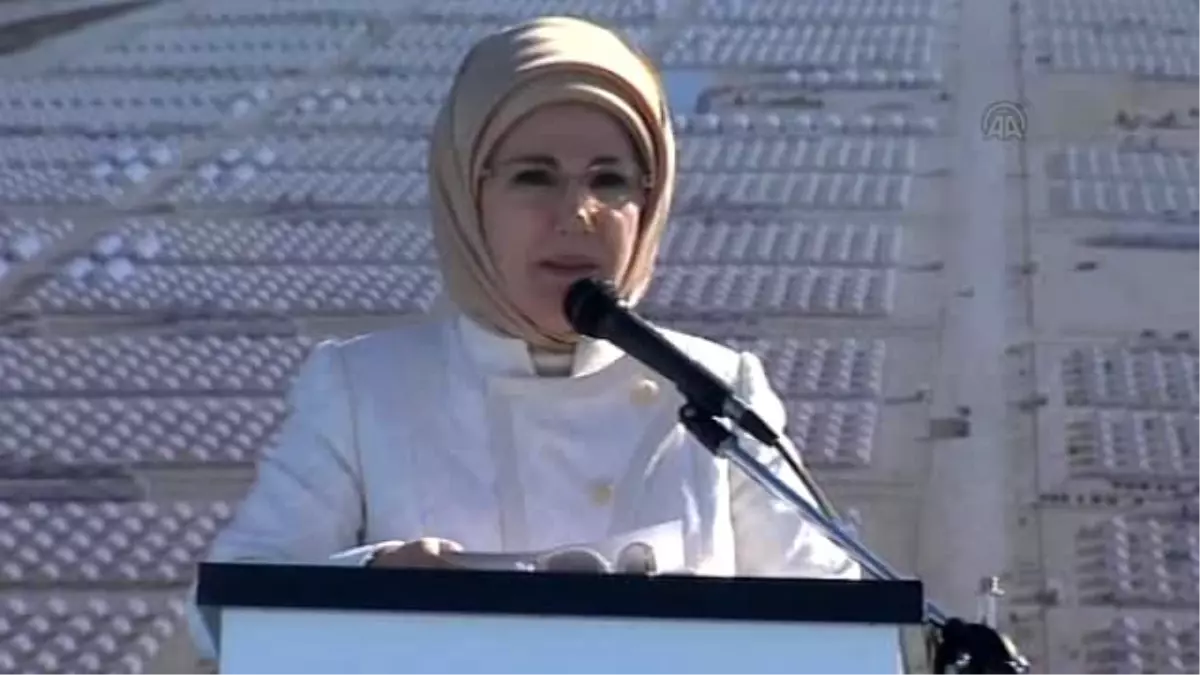 Emine Erdoğan: "Barışın Yolunu Sizin Kadar Biz de Gözleriz"