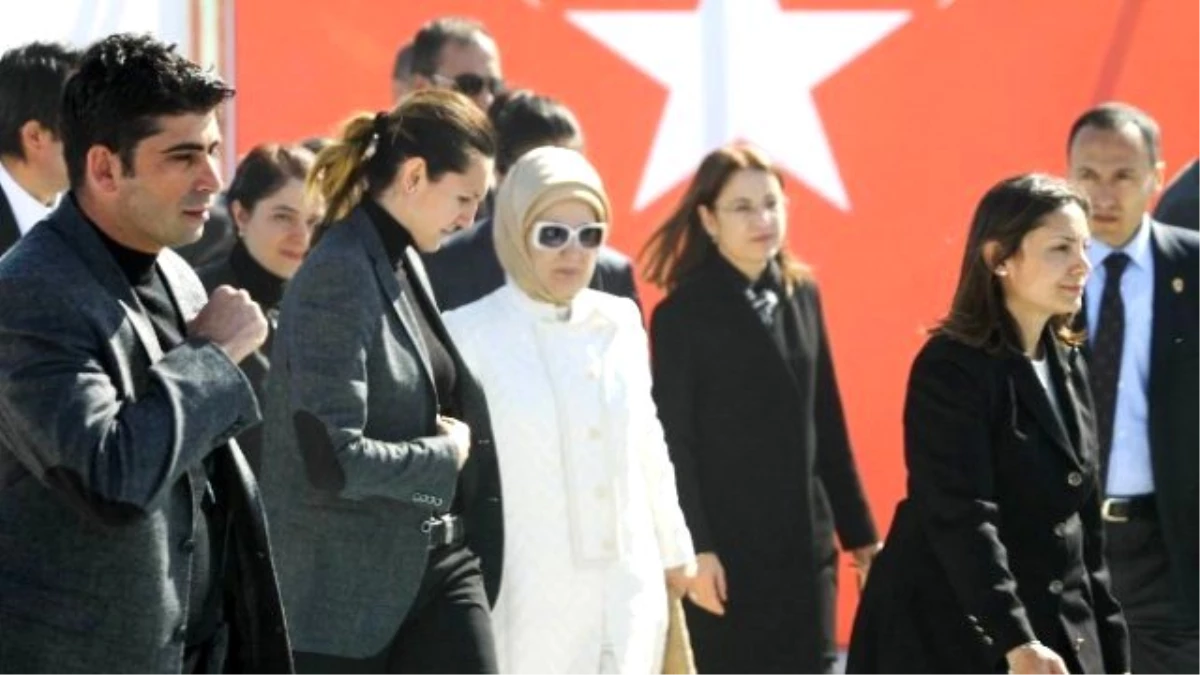 Emine Erdoğan; Türkiye\'nin En Büyük Çadır Kentinin Açılışını Yaptı