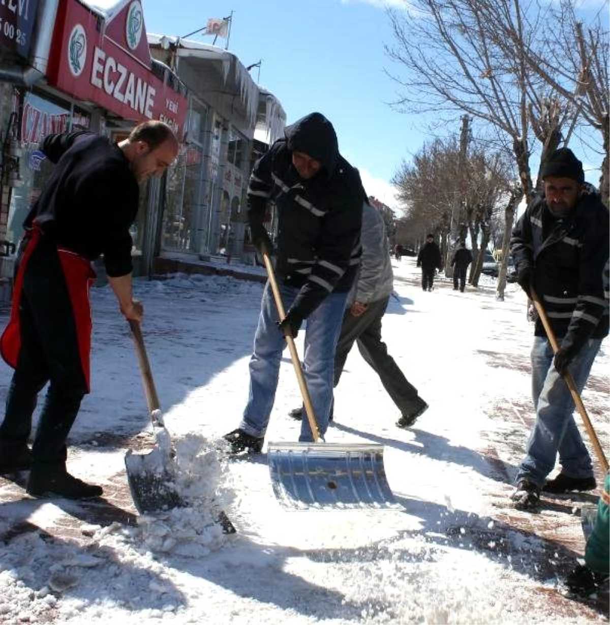 Erzurum\'a 28 Santim Kar Yağdı