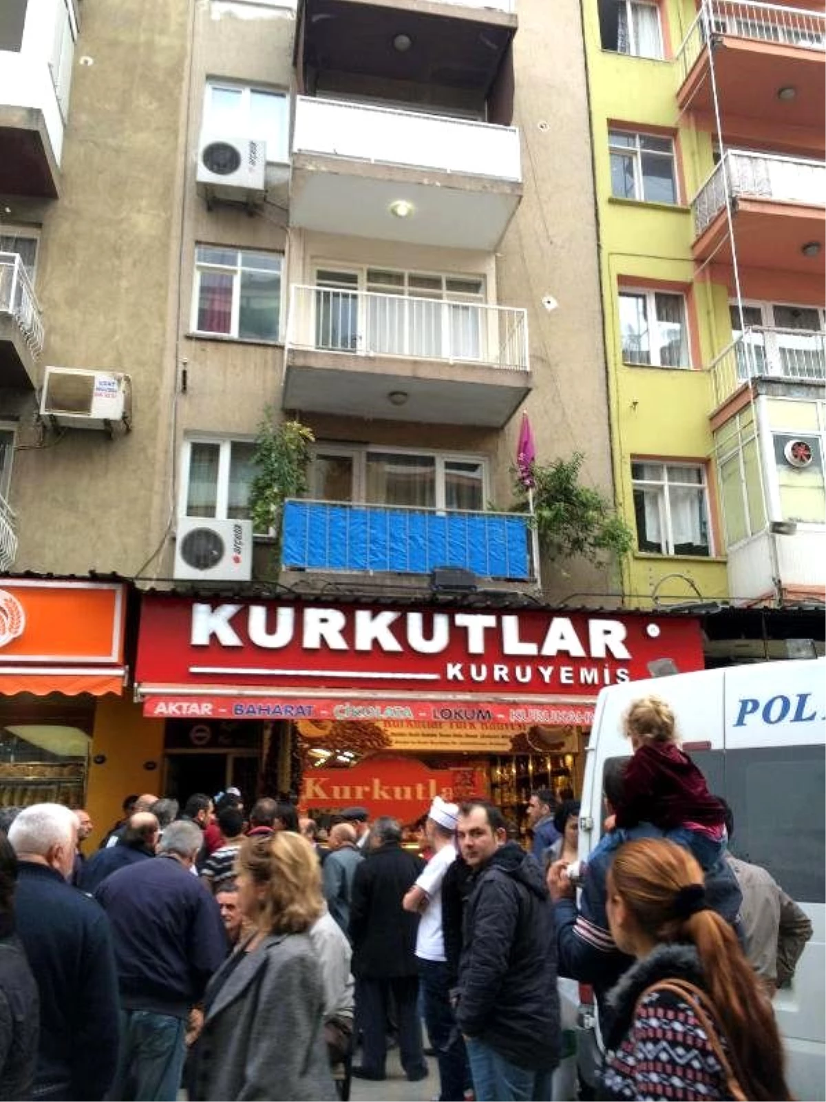 İzmir\'de Tabanca ile Karakola Giden Kız Kardeşlerden Cinayet İtirafı