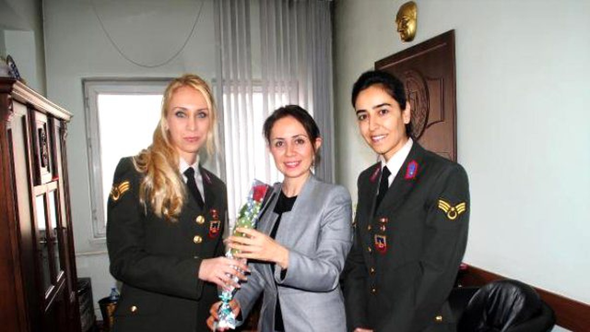 Jandarma, Hakkarili Kadınların Gününü Kutladı.