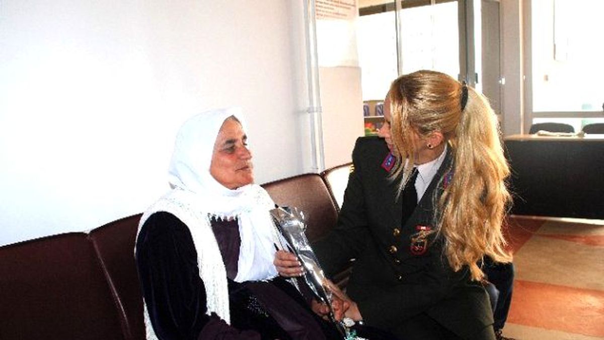 Jandarmadan 8 Mart Sürprizi