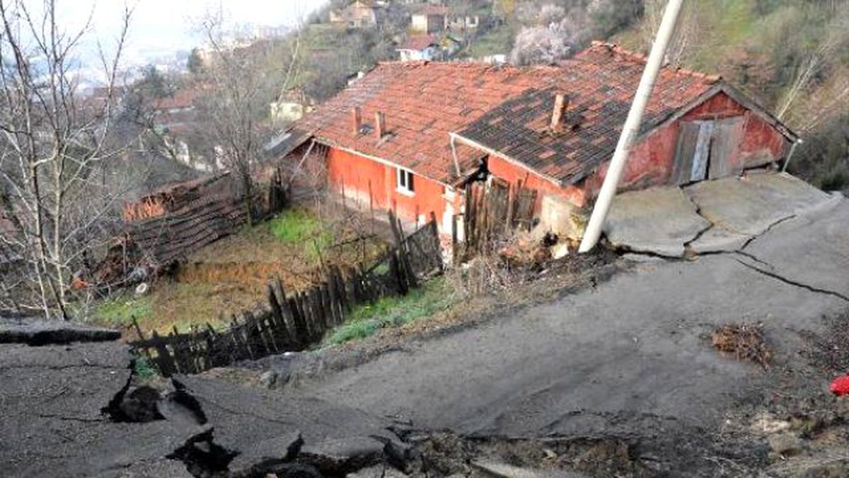 Karabük\'te Heyelan: 14 Ev Tahliye Edildi