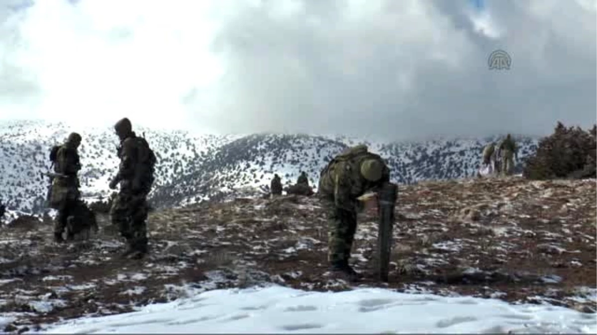 Kayseri\'de Komandolar Arazi Tatbikatında Hünerlerini Sergiledi