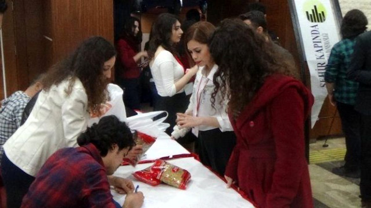 Konsere Giriş Parayla Değil Mamayla