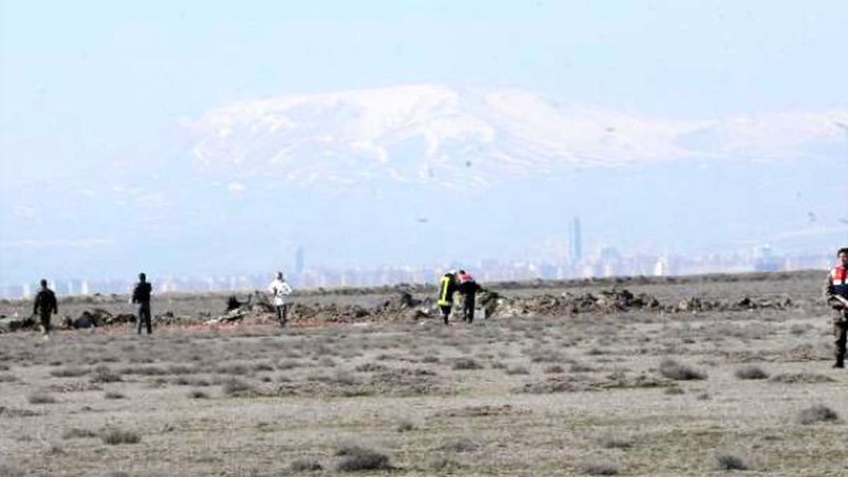 Konya\'da Eğitim Uçağı Düştü: 2 Pilot Şehit - Yeniden