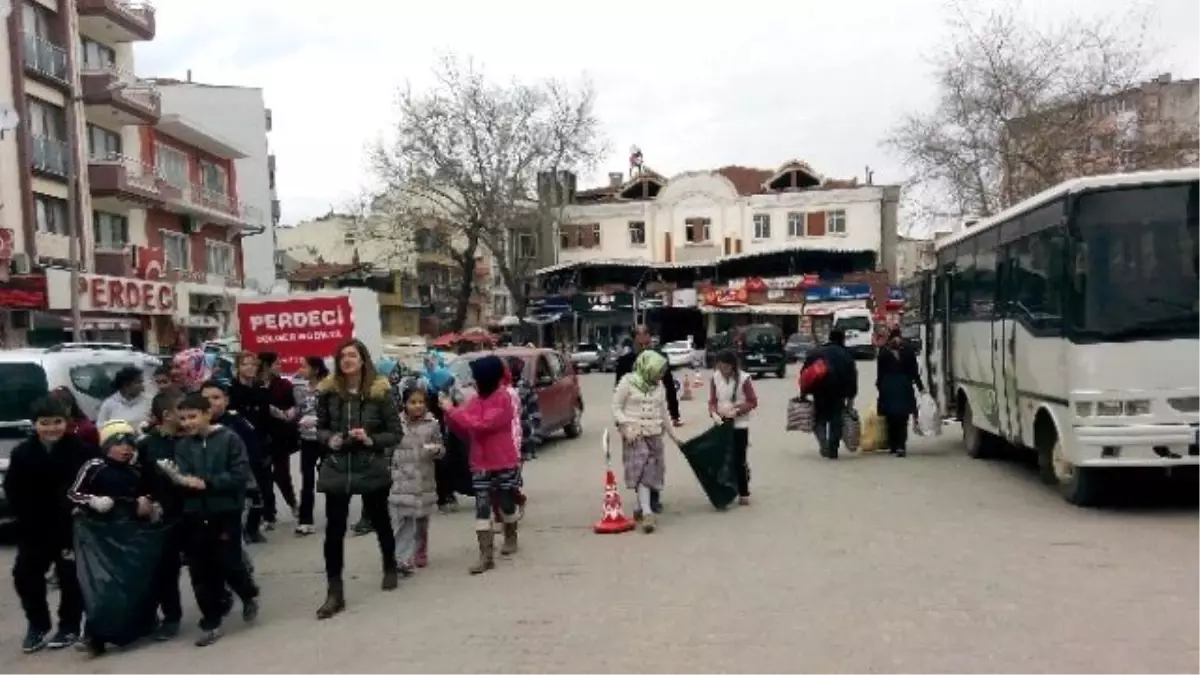 Öğrenciler Çevre Temizliği Yaptı