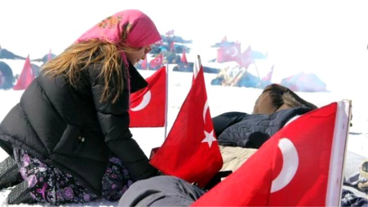 Öğrencilerden Erciyes Dağı\'nda \'Vatan Sevgisi\' Yürüyüşü