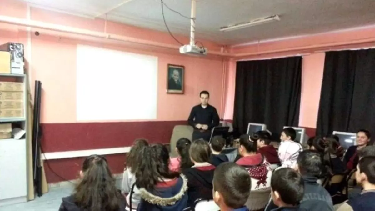 Rehber Öğretmeni Olmayan Köylerde Sunum Yapılıyor