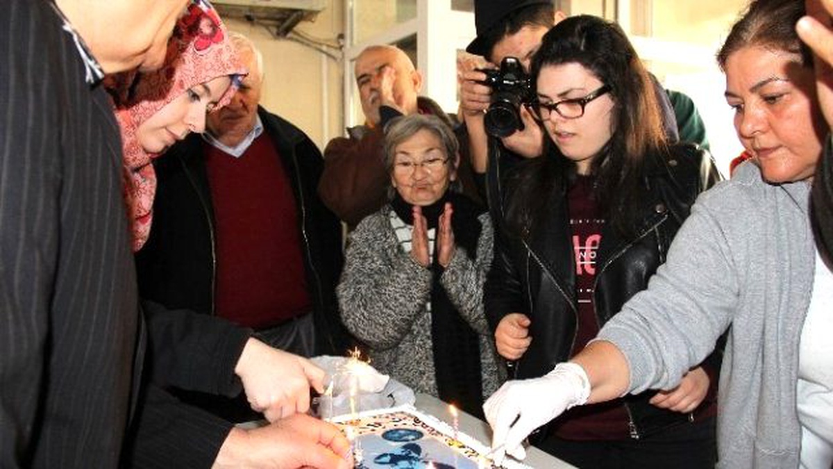 Uaü Öğrencileri Huzurevi Sakinleri ile Bir Araya Geldi