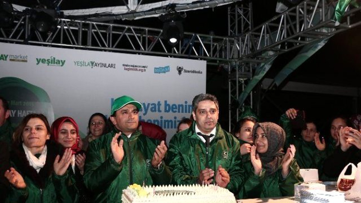 Yeşilay\'ın 95. Yılı Pasta Kesilerek Kutlandı