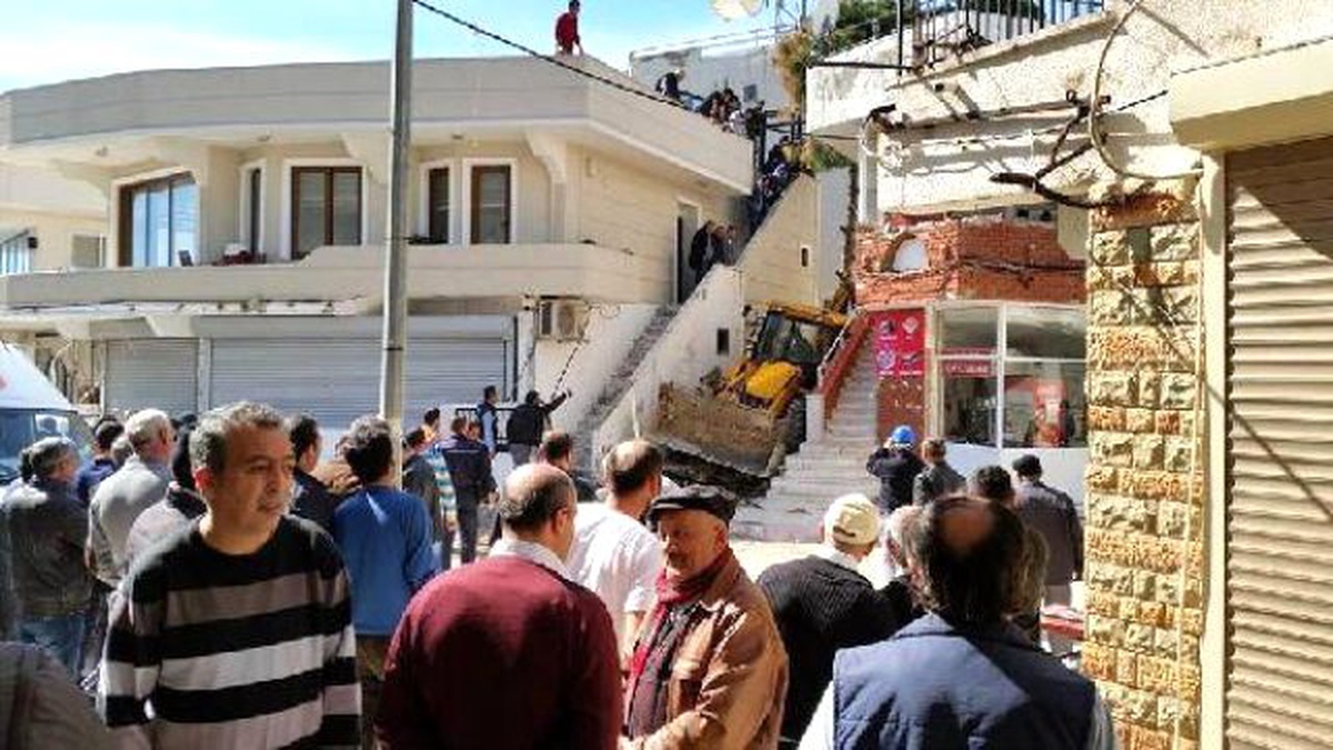Yıkım Çalışması Sırasında İki Katlı Bina Çöktü: 1 Ölü, 5 Yaralı