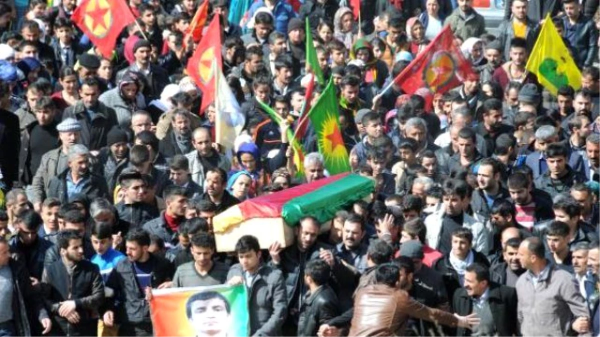YPG\'li Çivi Hakkari\'de Toprağa Verildi