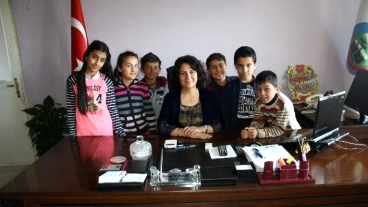 Öğrenciler Yüksekova Belediyesini Ziyaret Etti