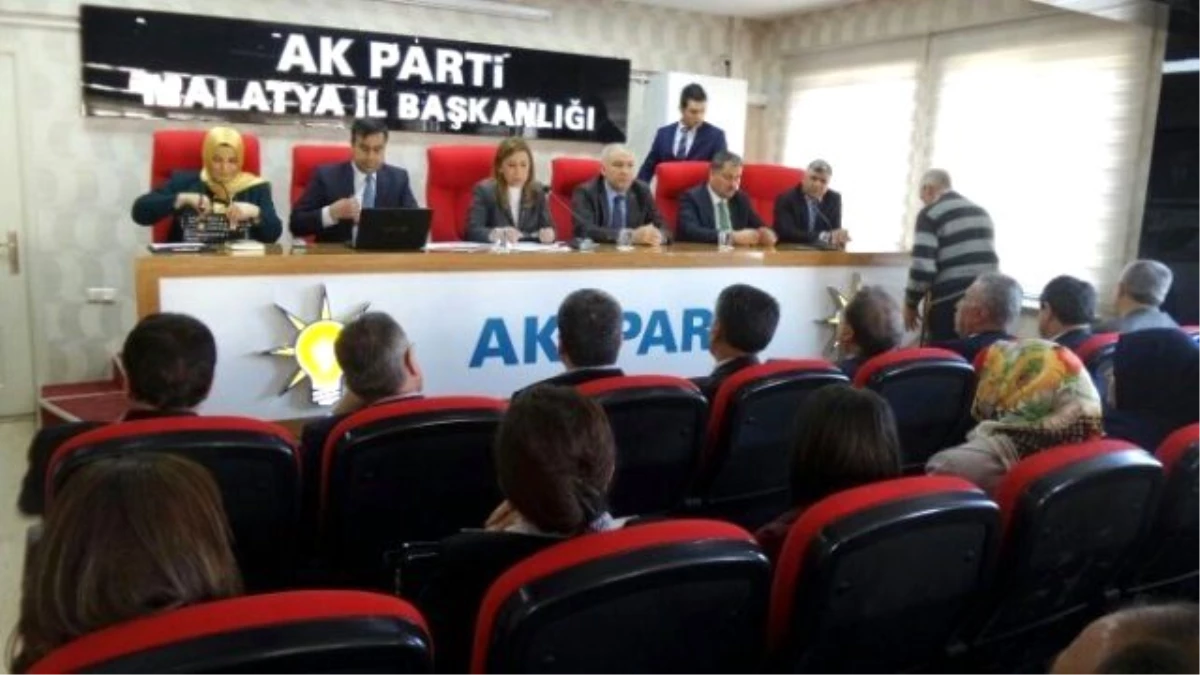AK Parti\'de Seçim Hazırlığı Semineri