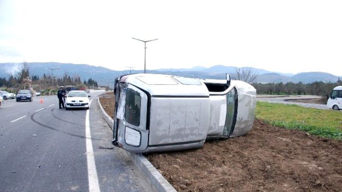 Balıkesir\'de Trafik Kazası: 2 Yaralı