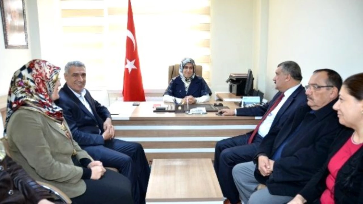 Başkan Gürkan, AK Parti Kadın Kollarını Ziyaret Etti