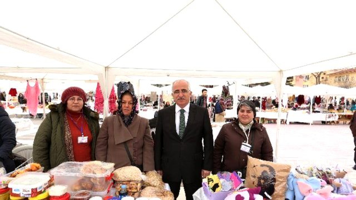 Eskişehirli Kadınlardan Vilayet Meydanında "El Emeği Göz Nuru" Sergisi