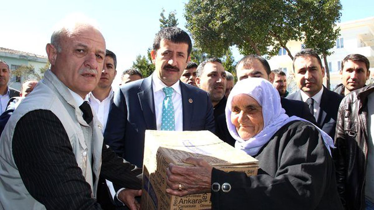 Eyyübiye\'de Yardıma Muhtaç Ailelere Yardım