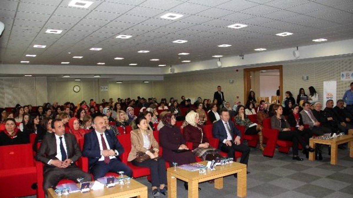Hitit\'ten Kadın Olmak Zor Zanaat" Paneli