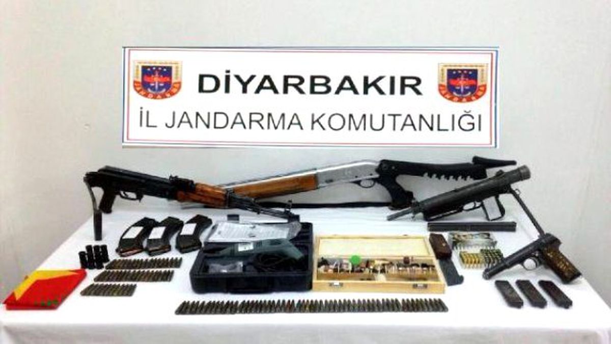 Silvan\'da Komandolar Desteğinde Silah Operasyonu