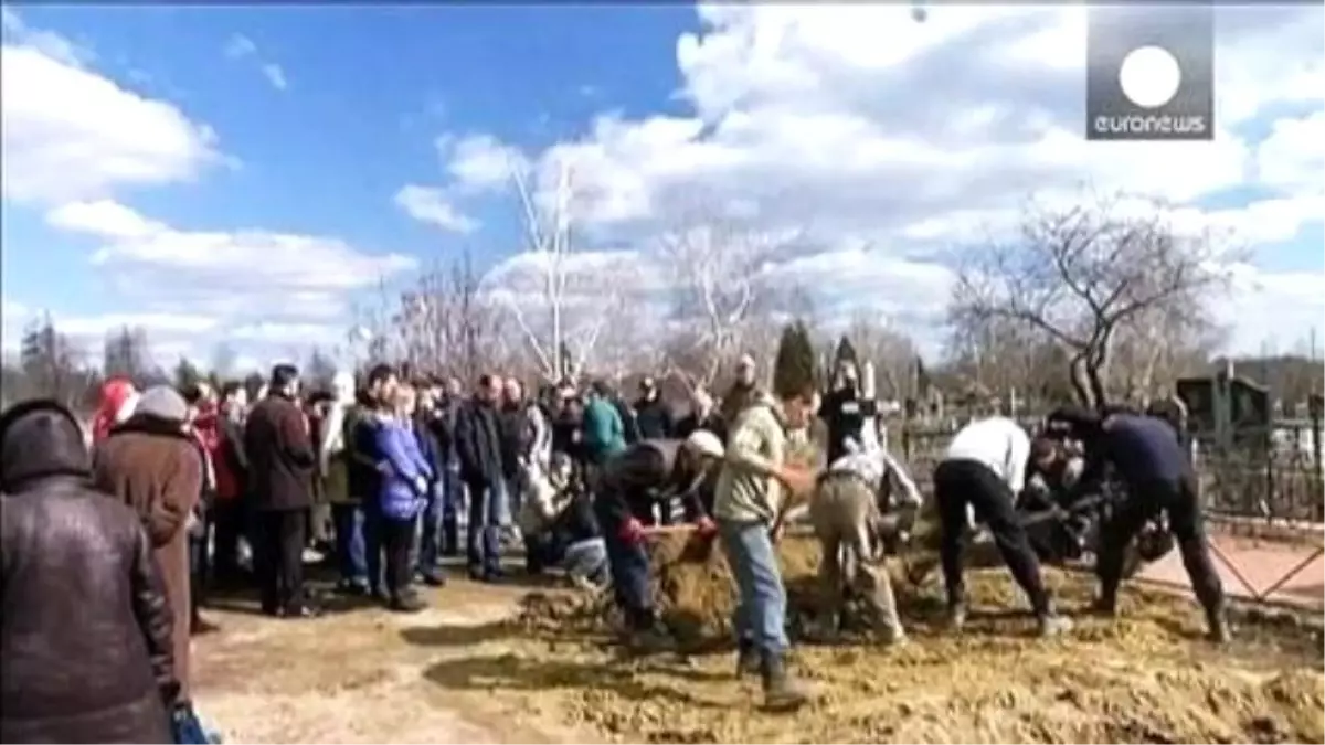 Ukrayna\'da Maden Faciasının Kurbanları Toprağa Veriliyor