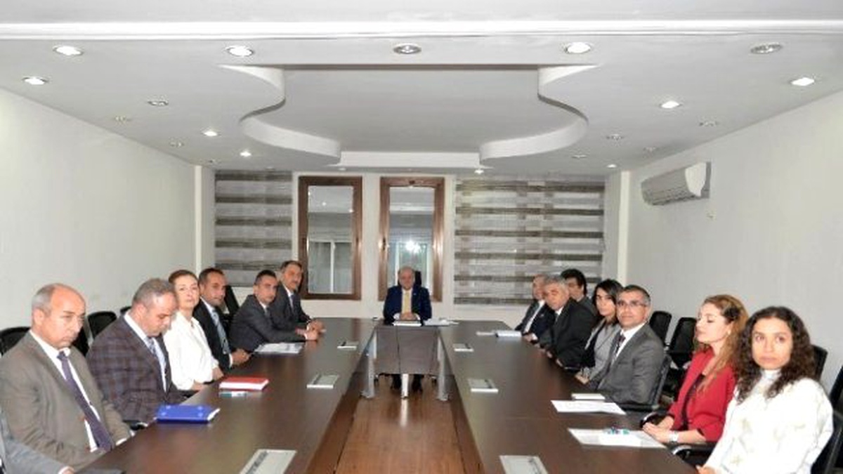 Vali Çakacak, Sağlık Kurumlarından Brifing Aldı
