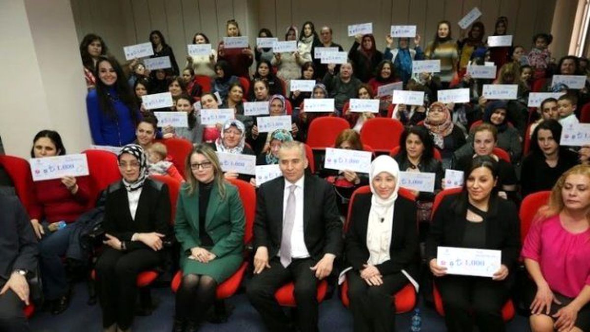 Ak Partili Vekil Aday Adayı\'ndan Hemcinselerine Kadınlar Günü Jesti