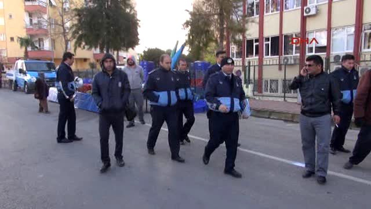 Antalya - Esnaf ile Zabıtanın Yer Kavgası