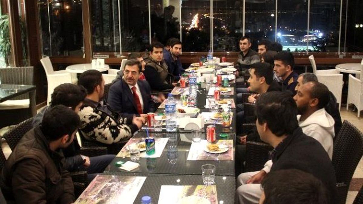 Bakan Güllüce, Üniversiteli Gençlerle Buluştu