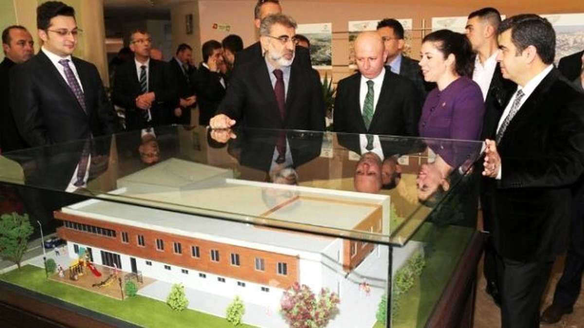 Bakan Yıldız\'dan Çolakbayrakdar\'a \'Hayırlı Olsun\' Ziyareti