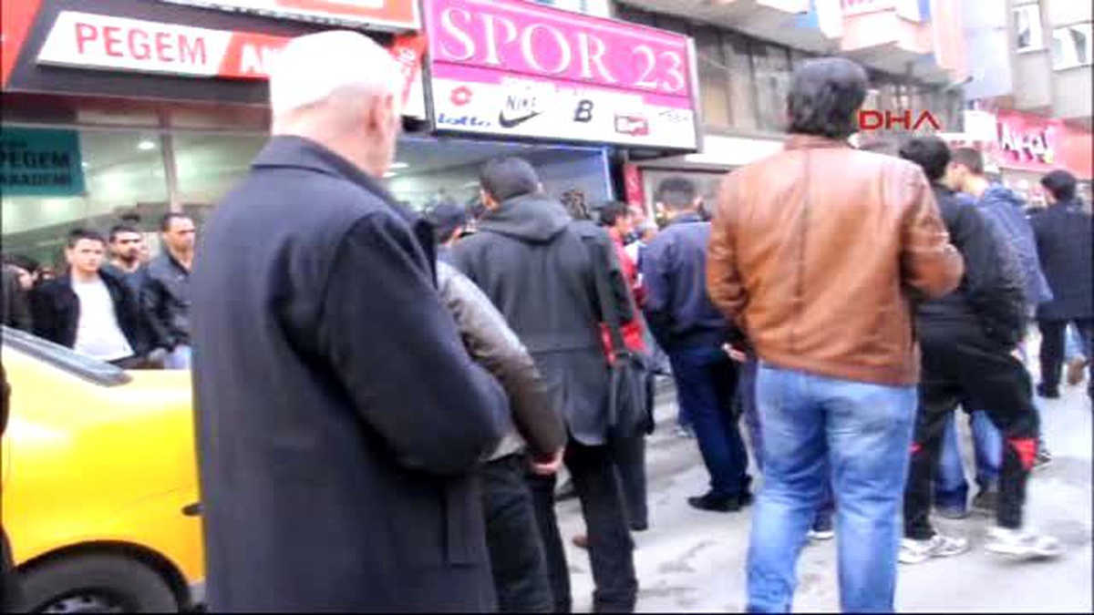 Taksi İçinde Vuruldu, Yardıma Gelen Ambulansa da Kurşun Yağdı
