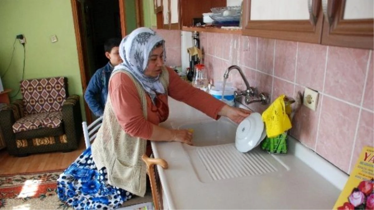 Engelli Kadın: "Bir Bulaşık Makinem Olursa Dünyanın En Mutlu Kadını Olurum"