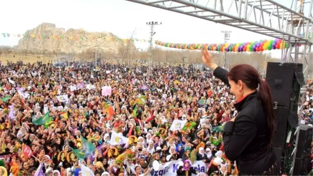 Eş Başkanlar\'dan 8 Mart Dünya Emekçi Kadınlar Günü Mesajı