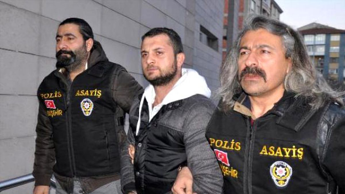 Eskişehir\'de Garson Genci Bıçaklayarak Öldüren Zanlı Bursa\'da Yakalandı