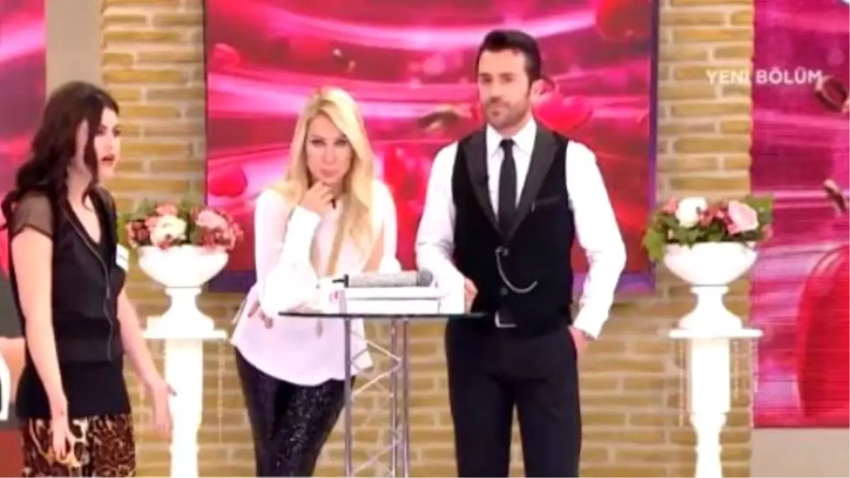 \'Evleneceksen Gel\'de Adaylar Birbirinin Üzerine Kaynar Su Döktü