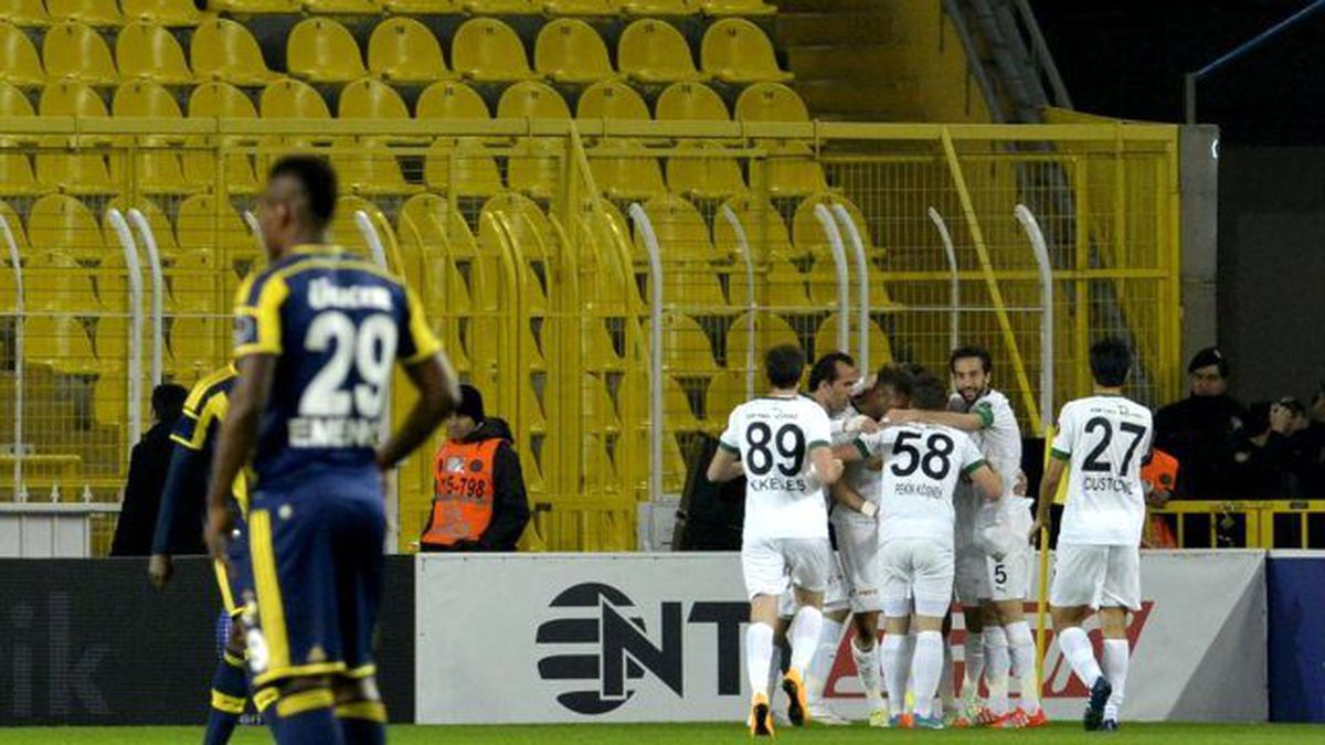 Fenerbahçe Derbide Çıkış Arıyor