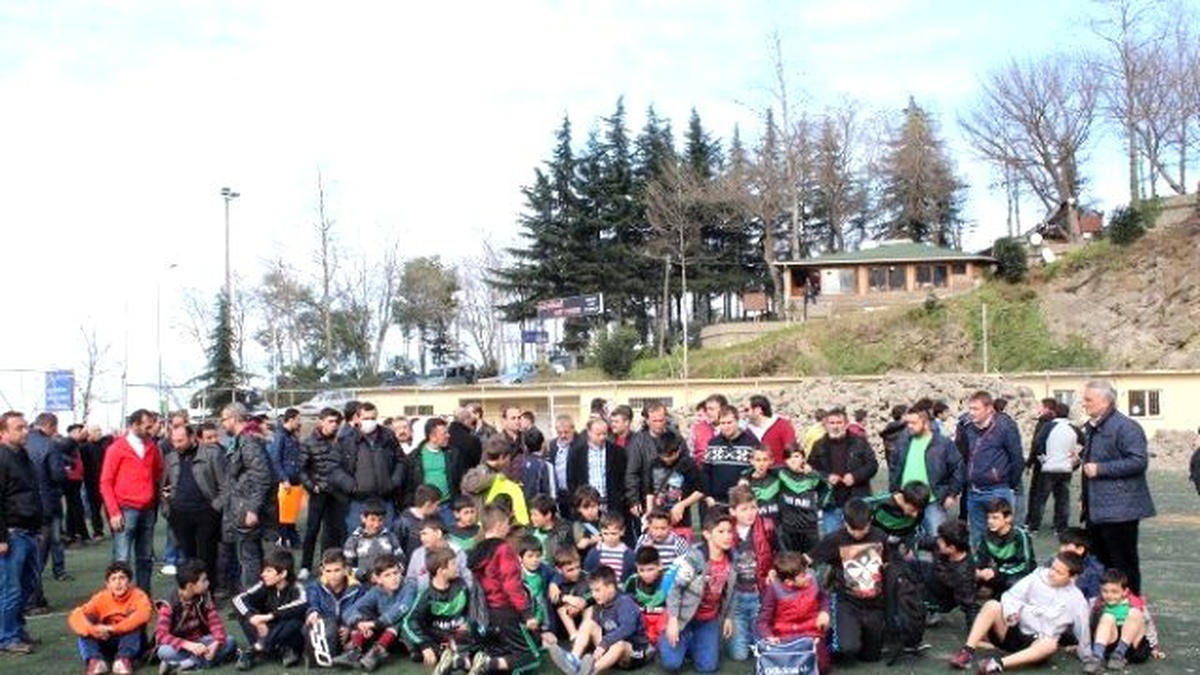 Futbol Sahalarını Kaybedince Tepkilerini Yolu Trafiğe Kapatarak Gösterdiler