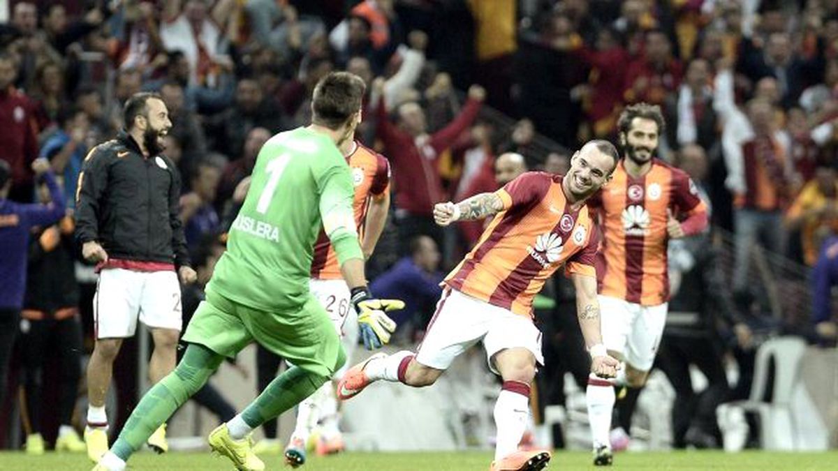 Galatasaray\'da Wesley Sneijder\'e Vur Emri