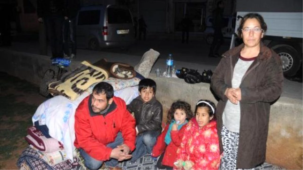 Gaziantep\'te Sokakta Kalan Aileye Belediye Sahip Çıktı