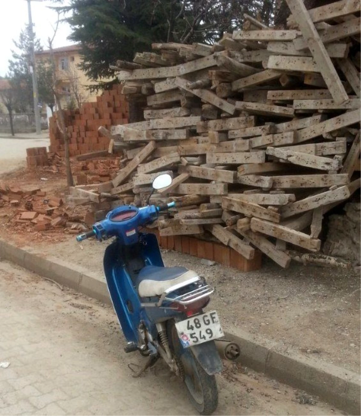 Hisarcık\'ta Motosiklet Yayaya Çarptı: 1 Yaralı